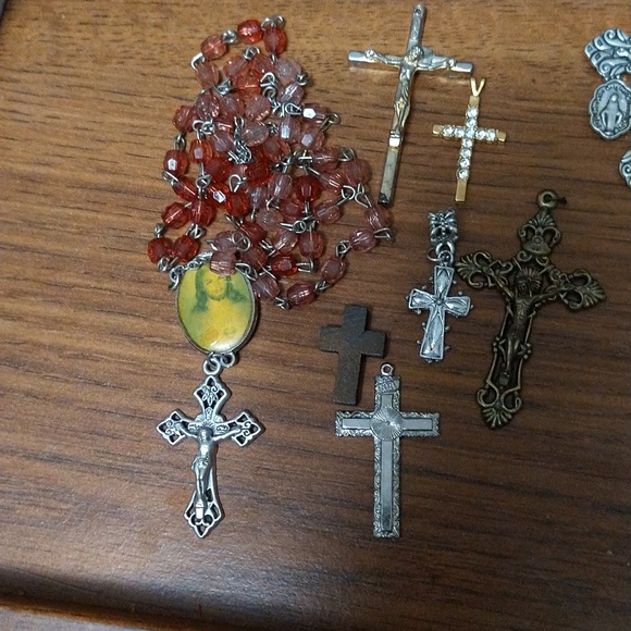 Religious Lot - Picture 2 of 9